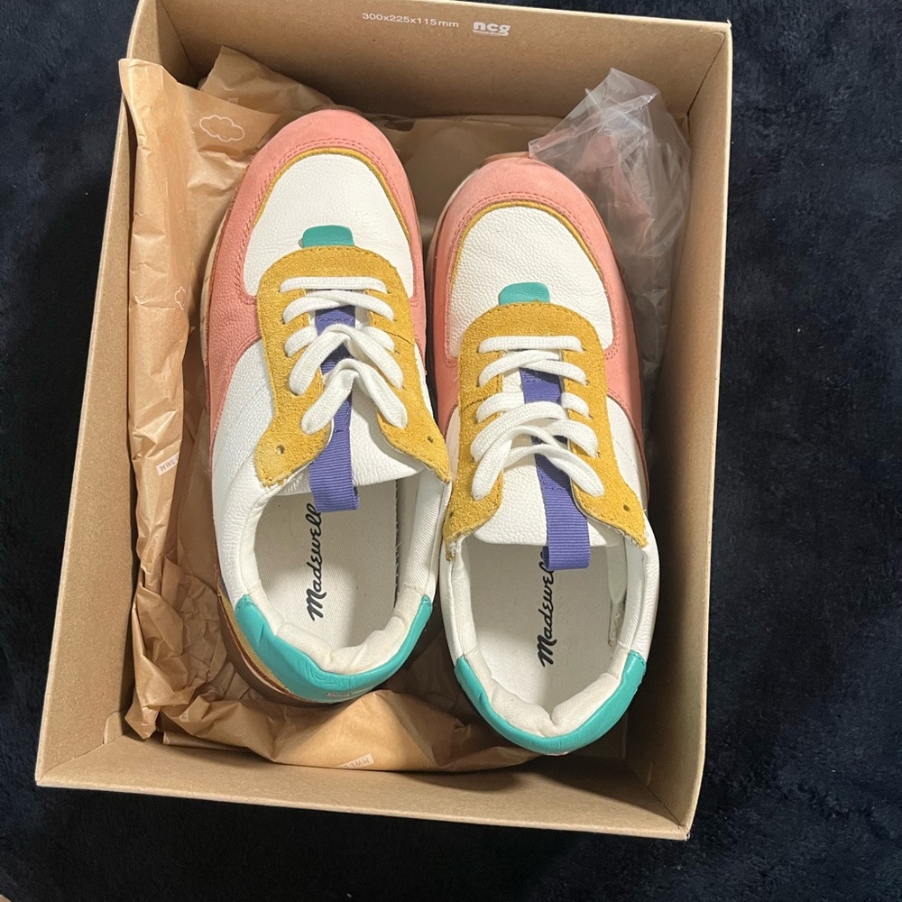 shoes - Picture 3 of 3